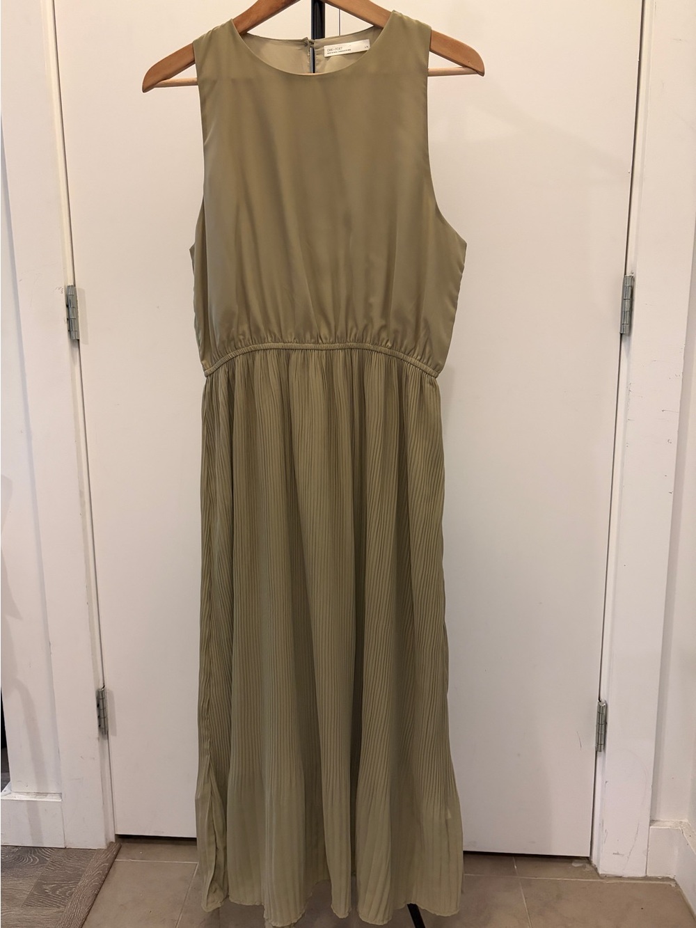 OAK + FORT Olive Green Sleeveless Pleated Maxi Dress